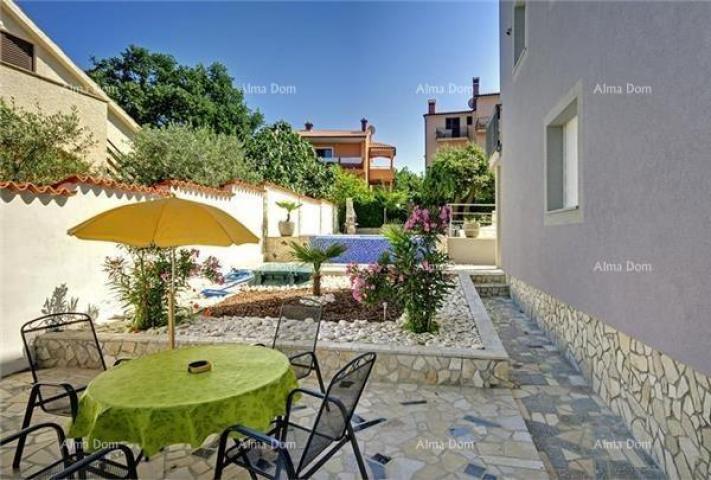 Kuća Na prodaju: Apartmanska kuća s bazenom i pogledom na more – Banjole!