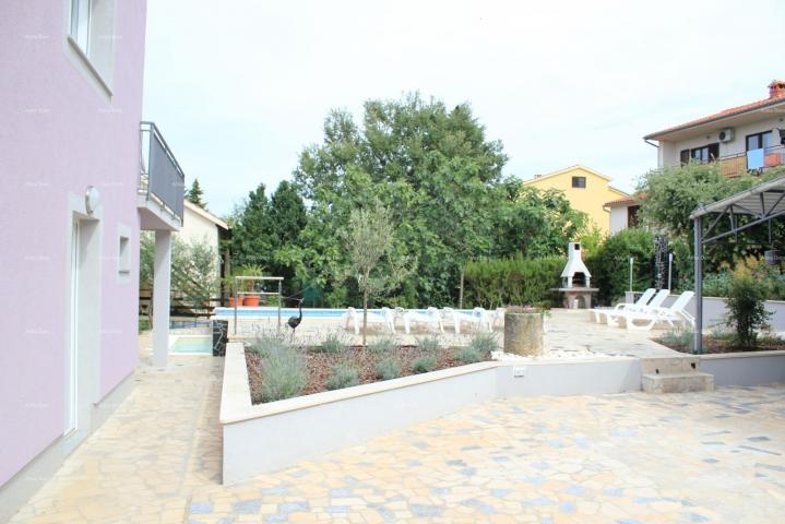 Kuća Na prodaju: Apartmanska kuća s bazenom i pogledom na more – Banjole!