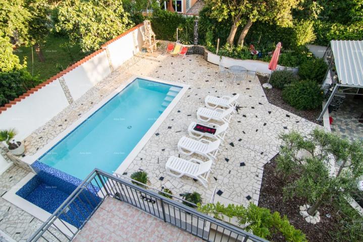 Kuća Na prodaju: Apartmanska kuća s bazenom i pogledom na more – Banjole!