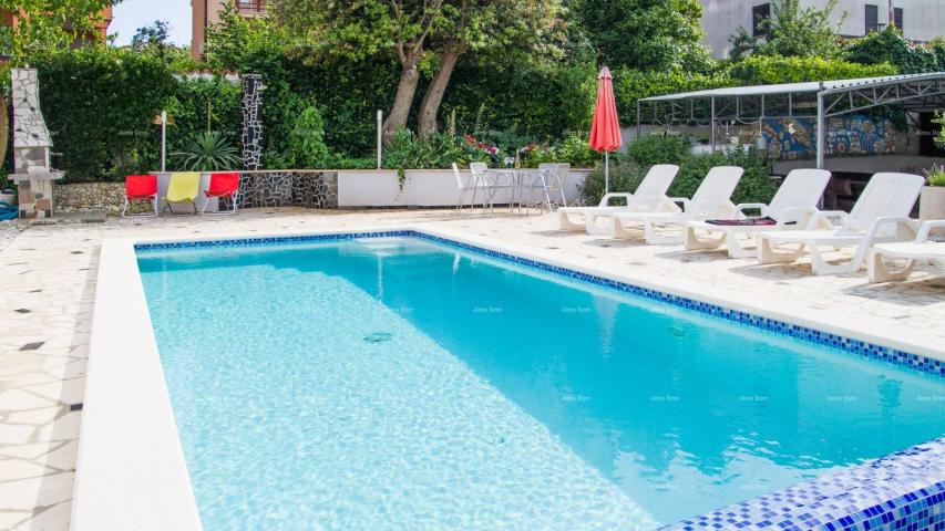Kuća Na prodaju: Apartmanska kuća s bazenom i pogledom na more – Banjole!