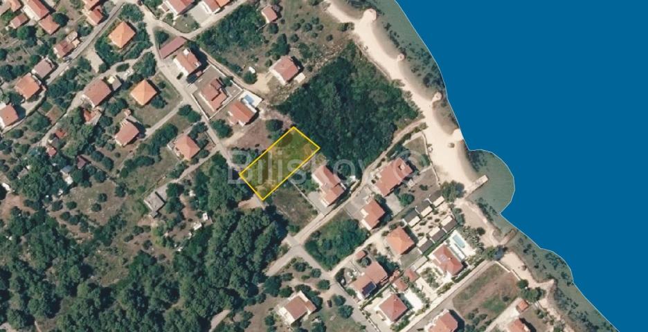 Prodaja, Pašman, atraktivna parcela1.048 m2, drugi red do mora