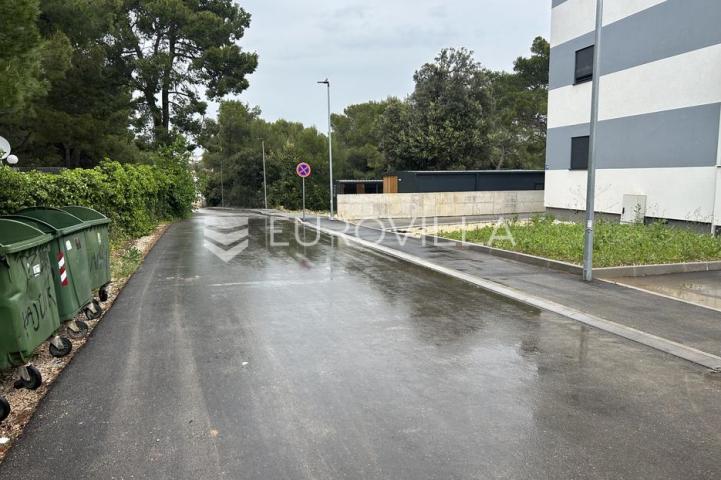 Biograd na moru, dvosobni apartman u prizemlju površine 69,85 m²