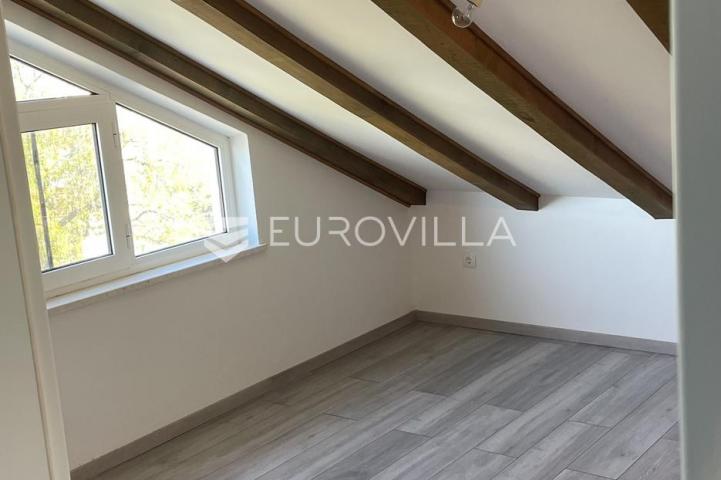 Otok Korčula, Lumbarda, dvoetažni stan površine 127 m², 2 red uz more