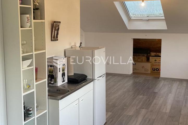 Otok Korčula, Lumbarda, dvoetažni stan površine 127 m², 2 red uz more