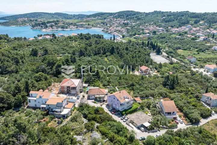 Otok Korčula, Lumbarda, dvoetažni stan površine 127 m², 2 red uz more