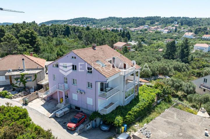 Otok Korčula, Lumbarda, dvoetažni stan površine 127 m², 2 red uz more