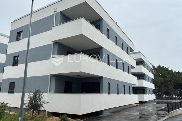Biograd na moru, Pakoštane, dvosobni apartman s krovnom terasom i pogledom na more