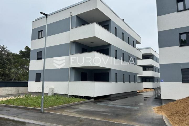 Biograd na moru, Pakoštane, dvosobni apartman s krovnom terasom i pogledom na more