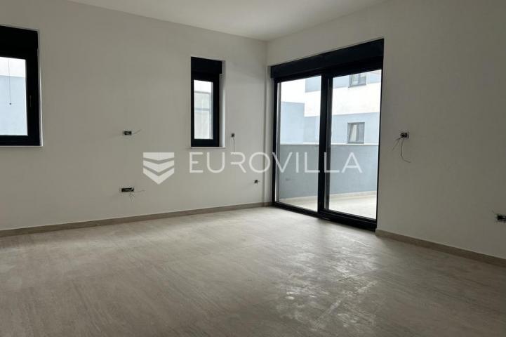 Biograd na moru, Pakoštane, dvosobni apartman s krovnom terasom i pogledom na more