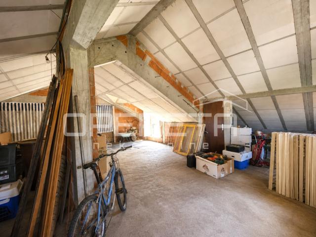 Brač, kuća za adaptaciju u mirnoj uvali Bobovišća na moru