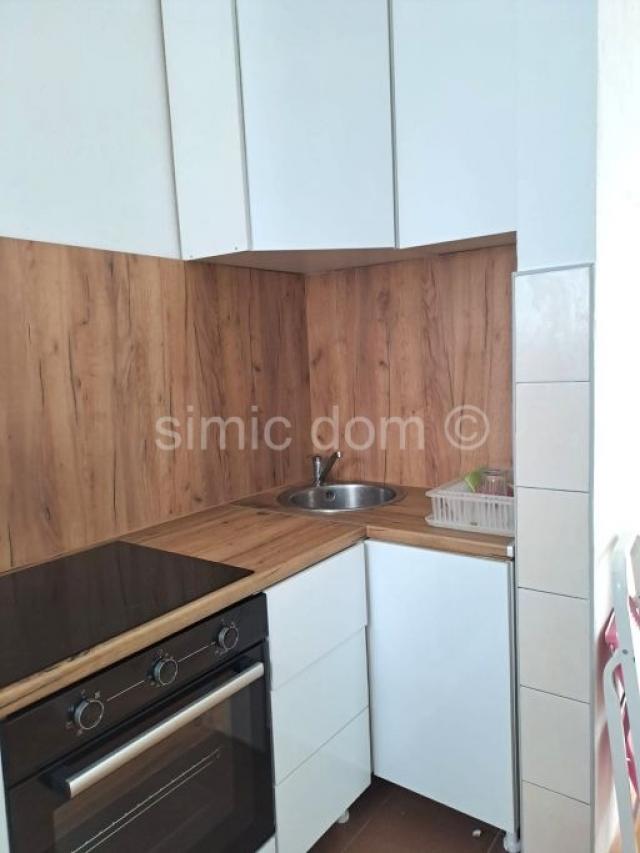 Kuća s garažom drugi red do mora, Drage