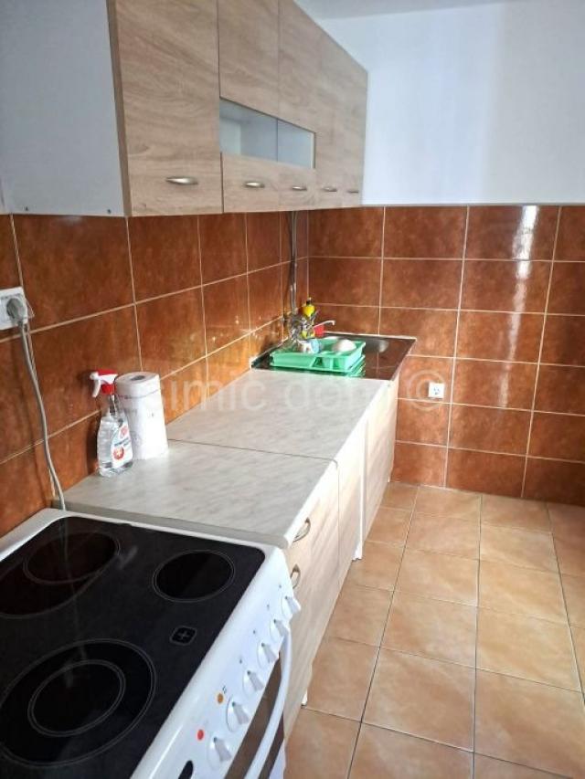 Kuća s garažom drugi red do mora, Drage
