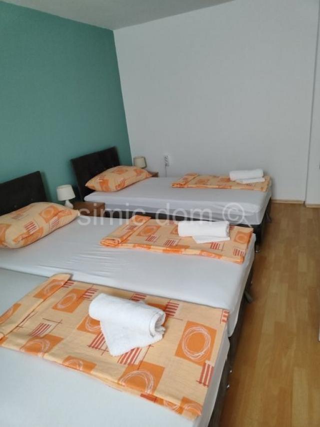 Kuća s garažom drugi red do mora, Drage