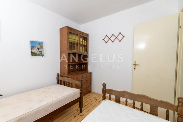 Omiš, Marušići - Kuća uz more s dvije stambene jedinice, 128 m, PRODAJA
