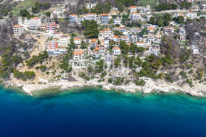 Omiš, Marušići - Kuća uz more s dvije stambene jedinice, 128 m, PRODAJA