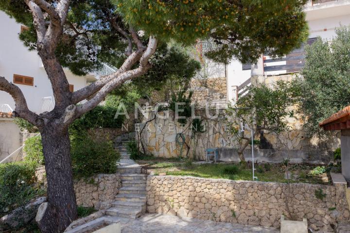 Omiš, Marušići - Kuća uz more s dvije stambene jedinice, 128 m, PRODAJA