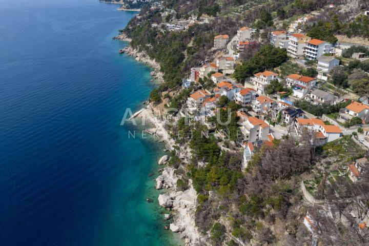 Omiš, Marušići - Kuća uz more s dvije stambene jedinice, 128 m, PRODAJA