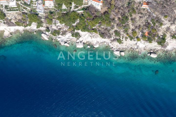 Omiš, Marušići - Kuća uz more s dvije stambene jedinice, 128 m, PRODAJA