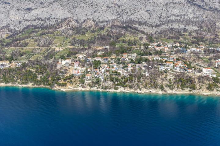 Omiš, Marušići - Kuća uz more s dvije stambene jedinice, 128 m, PRODAJA