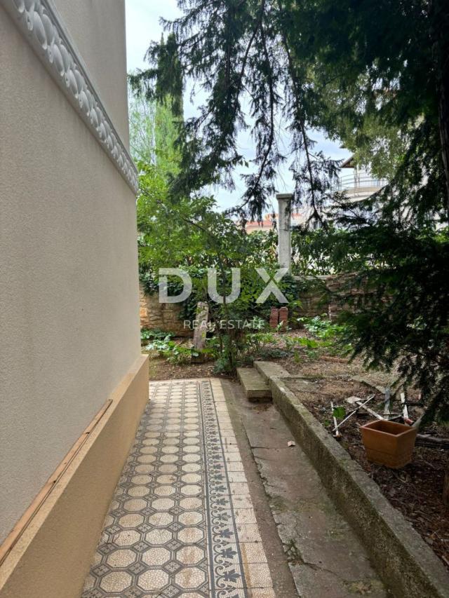  ISTRA, PULA - Austrougarski stan s velikom okućnicom 5 minuta pješke od plaže! DUGOROČNI NAJAM!