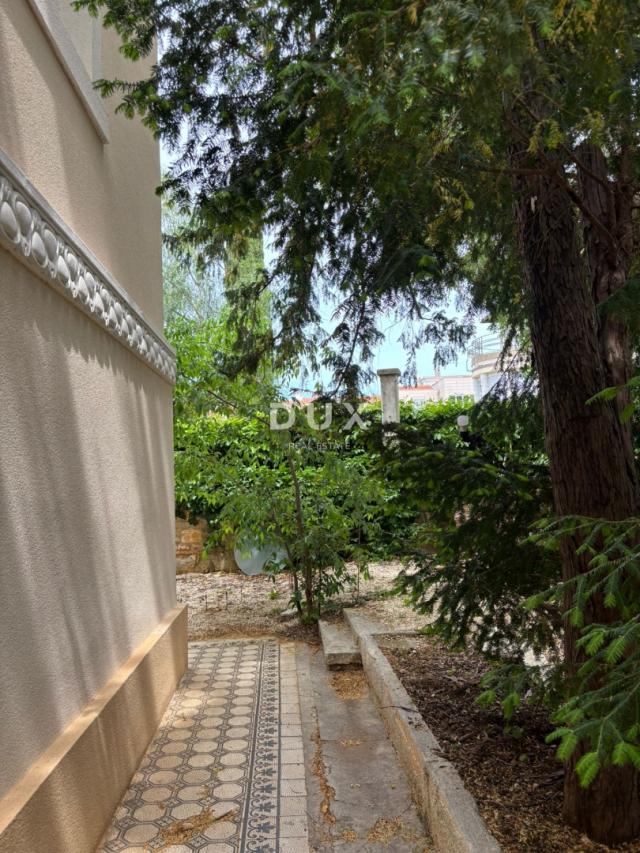 ISTRA, PULA - Austrougarski stan s velikom okućnicom 5 minuta pješke od plaže! DUGOROČNI NAJAM!