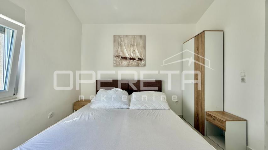 Novalja – trosobni apartman 85 m², 500 m od mora