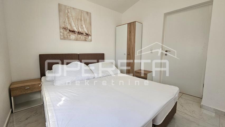 Novalja – trosobni apartman 85 m², 500 m od mora