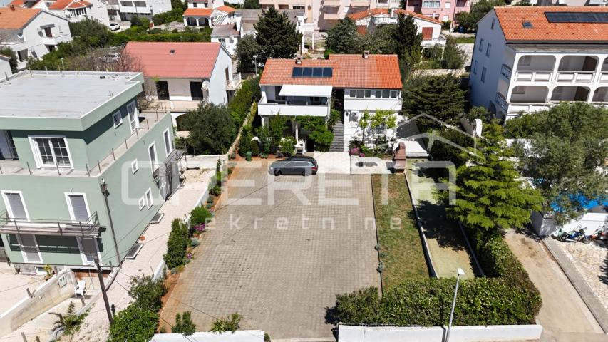 Novalja – trosobni apartman 85 m², 500 m od mora
