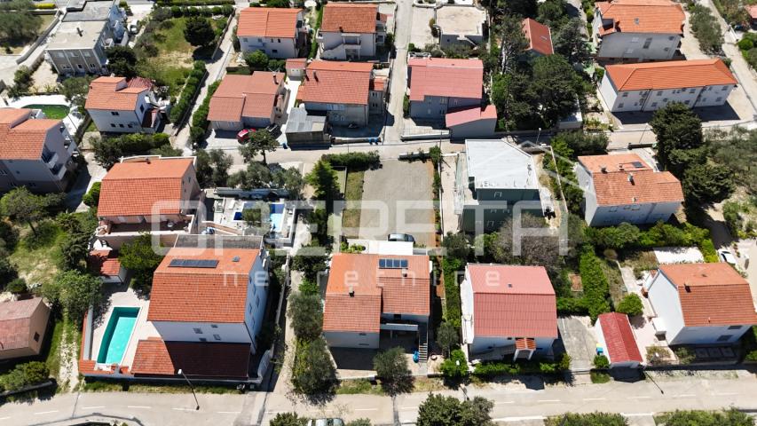 Novalja – trosobni apartman 85 m², 500 m od mora
