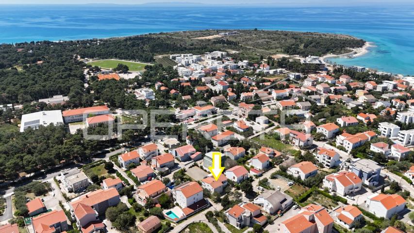 Novalja – trosobni apartman 85 m², 500 m od mora