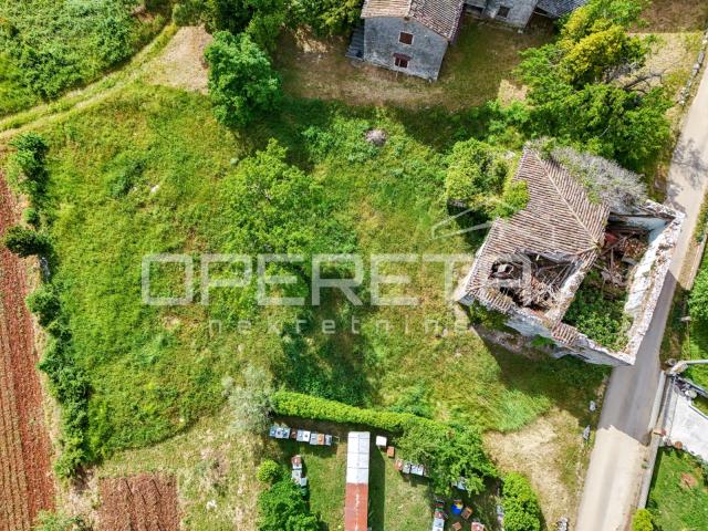 Istra, Vižinada okoliuca- Stara kamena kuća s okućnicom za adaptaciju
