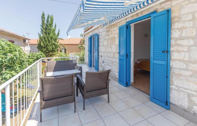 Umag okolica, kamena kuća 2 red mora