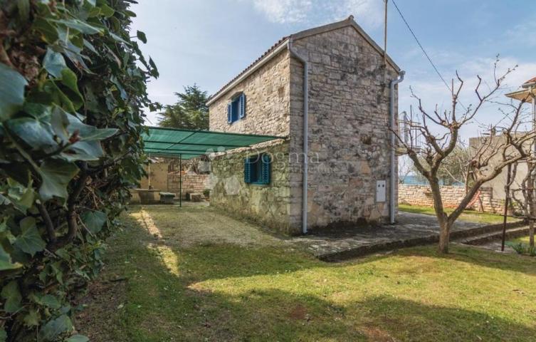 Umag okolica, kamena kuća 2 red mora