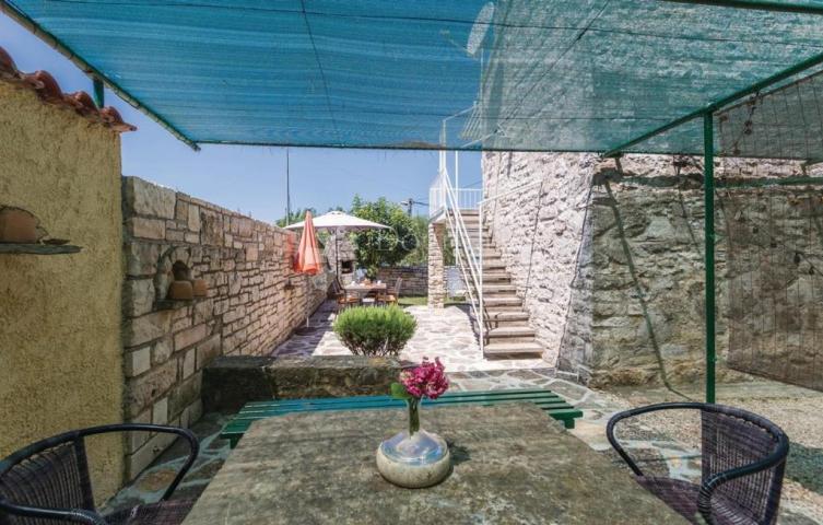 Umag okolica, kamena kuća 2 red mora