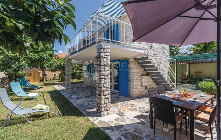 Umag okolica, kamena kuća 2 red mora