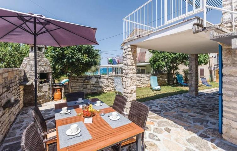 Umag okolica, kamena kuća 2 red mora