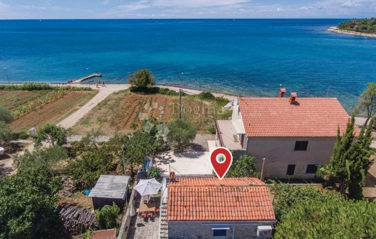 Umag okolica, kamena kuća 2 red mora