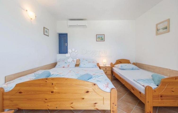 Umag okolica, kamena kuća 2 red mora