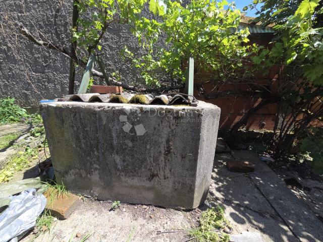 Nova Gradiška – odlična lokacija, kuća za adaptaciju