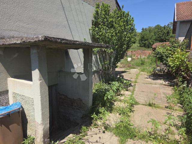 Nova Gradiška – odlična lokacija, kuća za adaptaciju