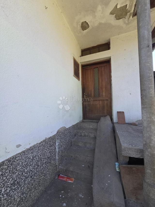 Nova Gradiška – odlična lokacija, kuća za adaptaciju