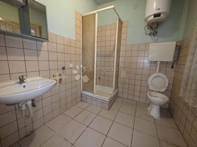 Nova Gradiška – odlična lokacija, kuća za adaptaciju