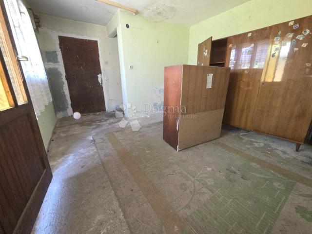 Nova Gradiška – odlična lokacija, kuća za adaptaciju