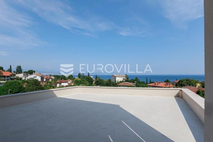 Lovran, Centar, ekskluzivan stan 141 m² s bazenom i pogledom na more