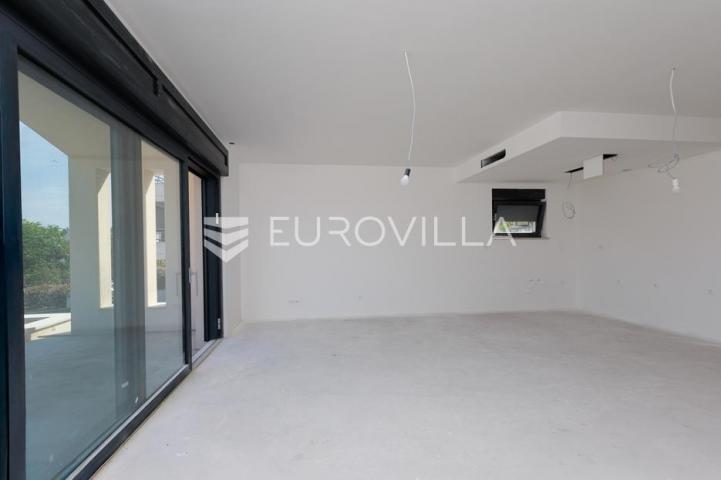 Lovran, Centar, ekskluzivan stan 141 m² s bazenom i pogledom na more