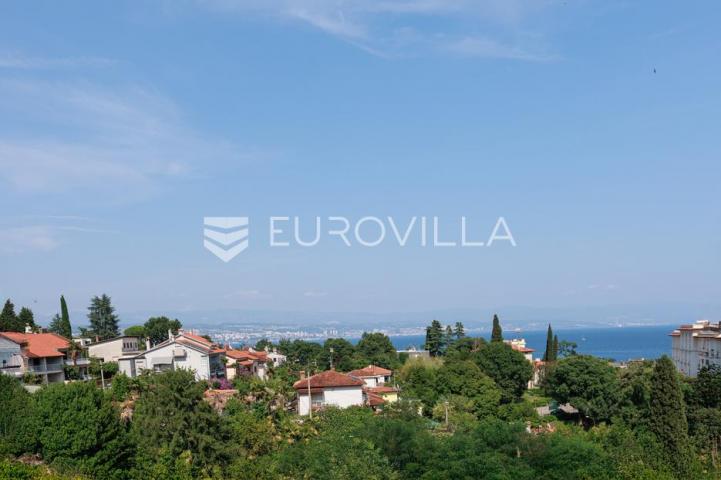 Lovran, Centar, ekskluzivan stan 141 m² s bazenom i pogledom na more