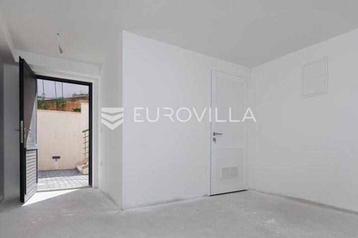 Lovran, Centar, ekskluzivan stan 141 m² s bazenom i pogledom na more