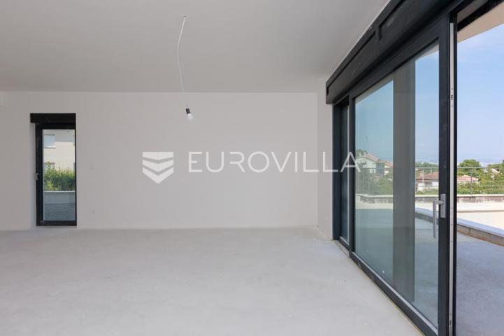 Lovran, Centar, ekskluzivan stan 141 m² s bazenom i pogledom na more