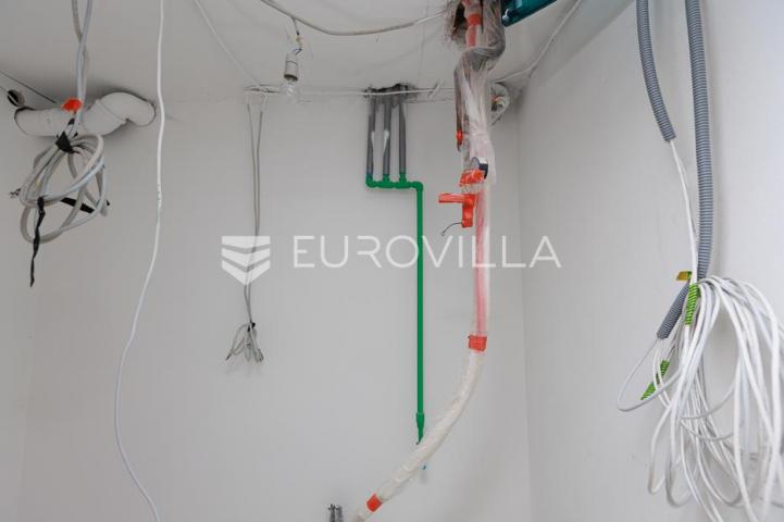 Lovran, Centar, ekskluzivan stan 141 m² s bazenom i pogledom na more