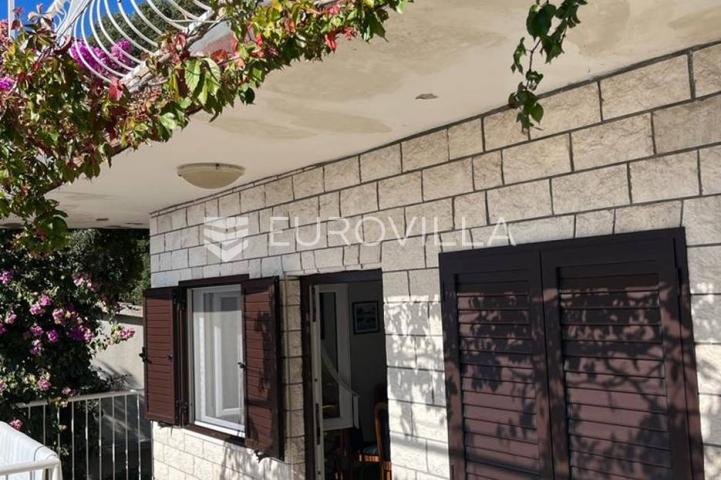 Stanići, kuća u neposrednoj blizini mora